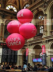 Esferas helio Banca Cívica en el interior de Bolsa de Madrid